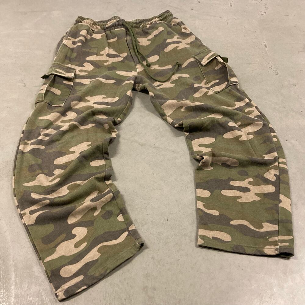 Baggy Y2K camo cargo sweatpants 34x32
